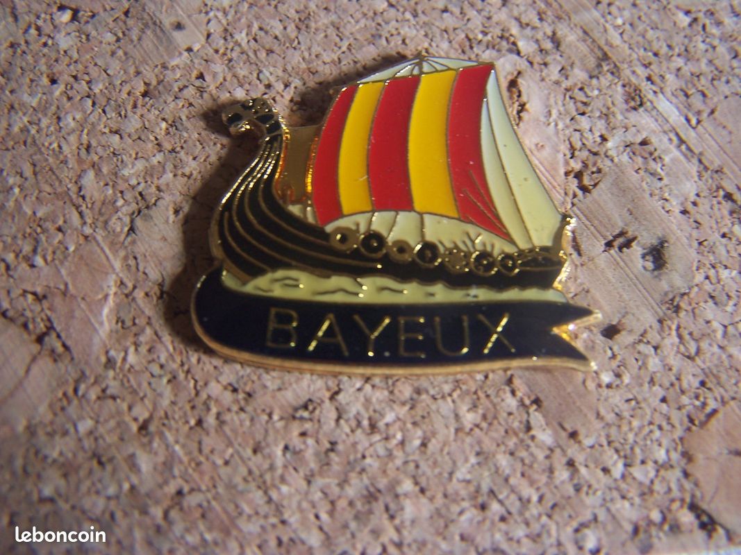 Pin's série Villes de France - Dept 14 - Calvados (image 2)