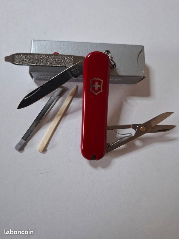 Victorinox Huntsman rouge transparent 1.3713.T couteau suisse | Achetez