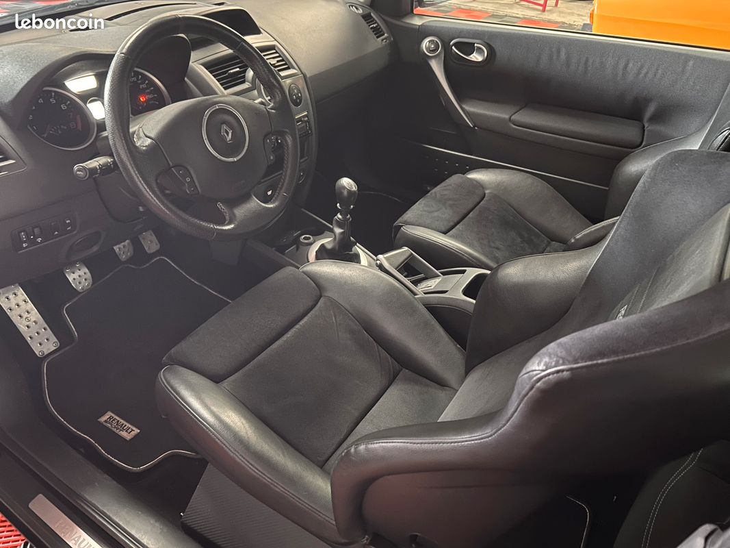 Megane Coupe 2.0T 230ch F1 Team R2 (image 4)