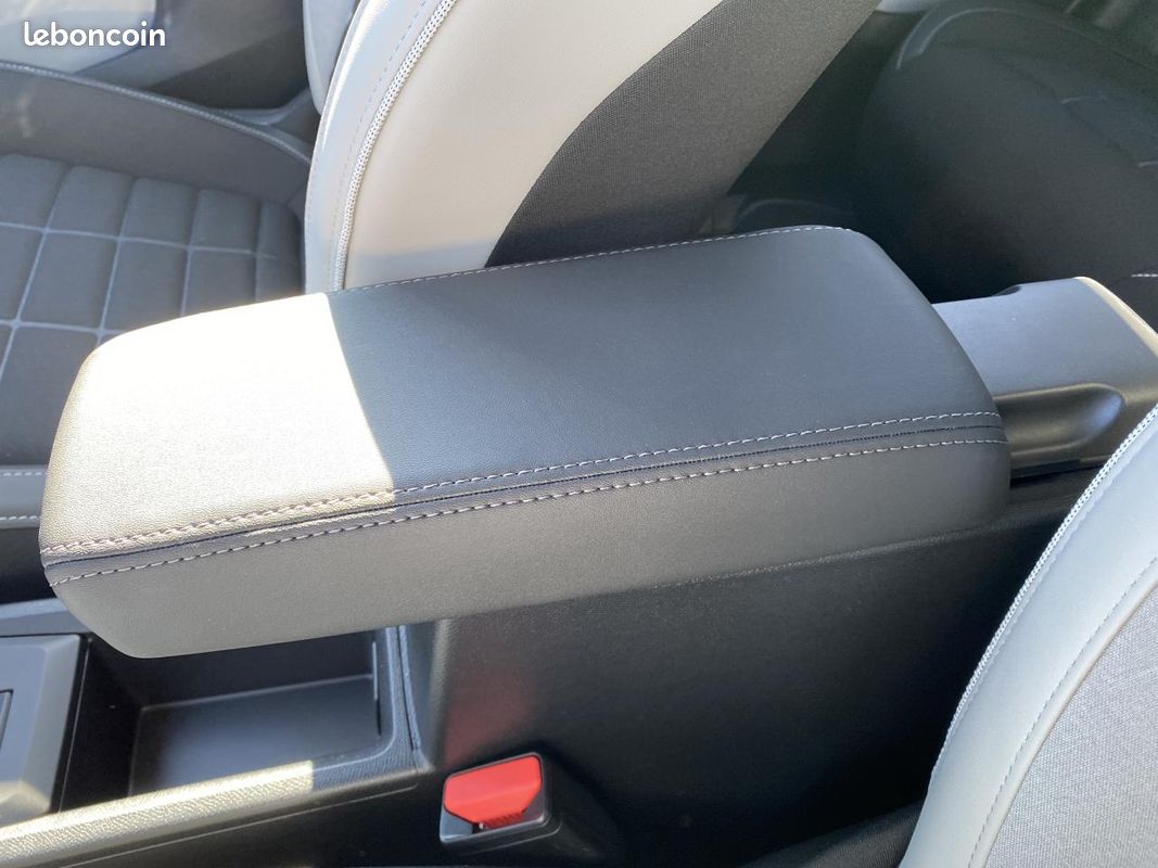 Citroen c3 iv 1.2 hybride 110 max e-dcs6 (image 32)