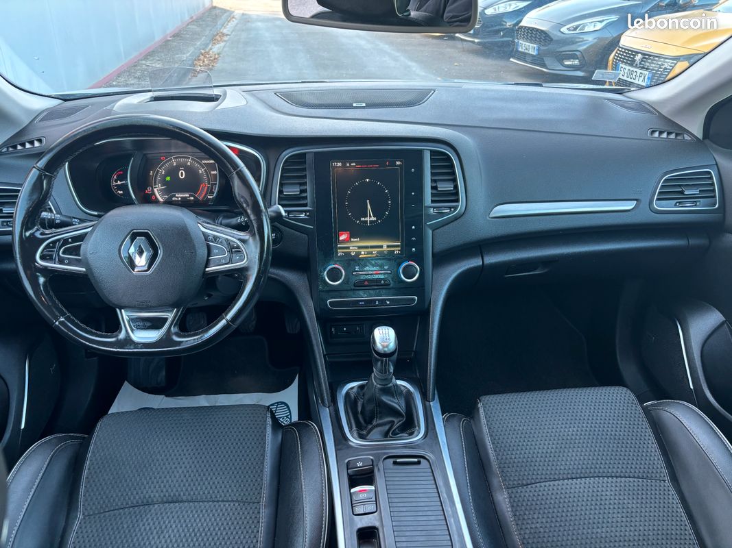 RENAULT Megane 1.2 TCe 130ch energy Intens BOSE / GPS / Caméra / Capteurs angle mort / Affichage tête haute / 2017 / 111 831kms (image 5)