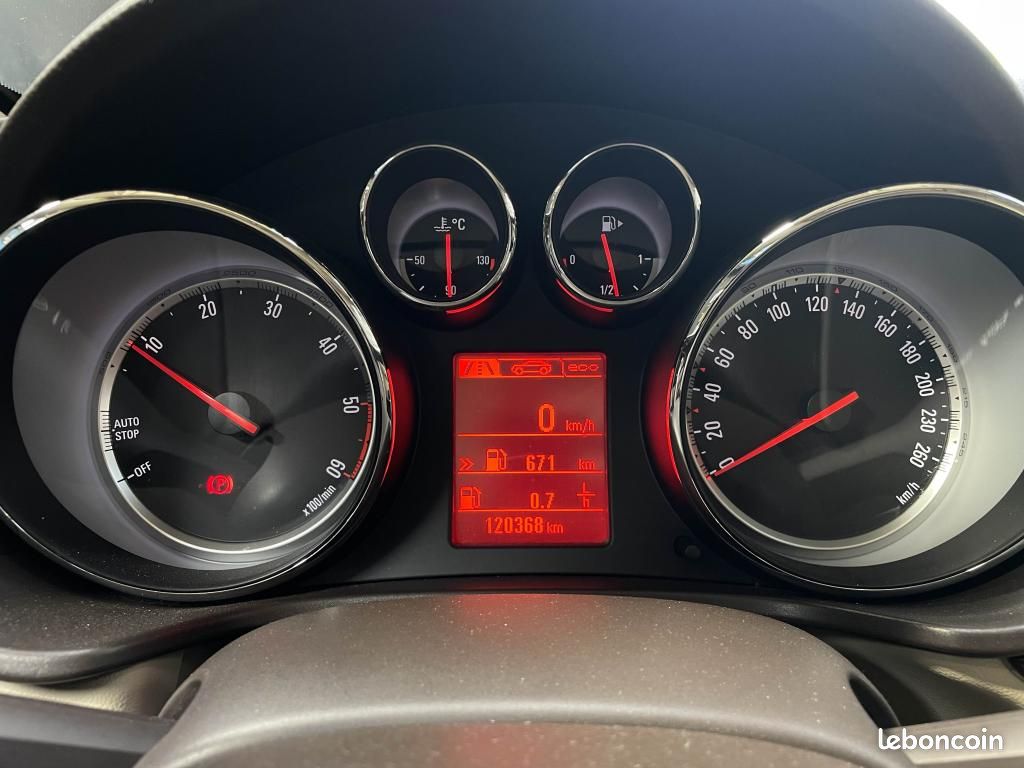 OPEL INSIGNIA 2.0 CDTI 160 COSMO - Sieges électriques / Radars / Bluetooth (image 22)