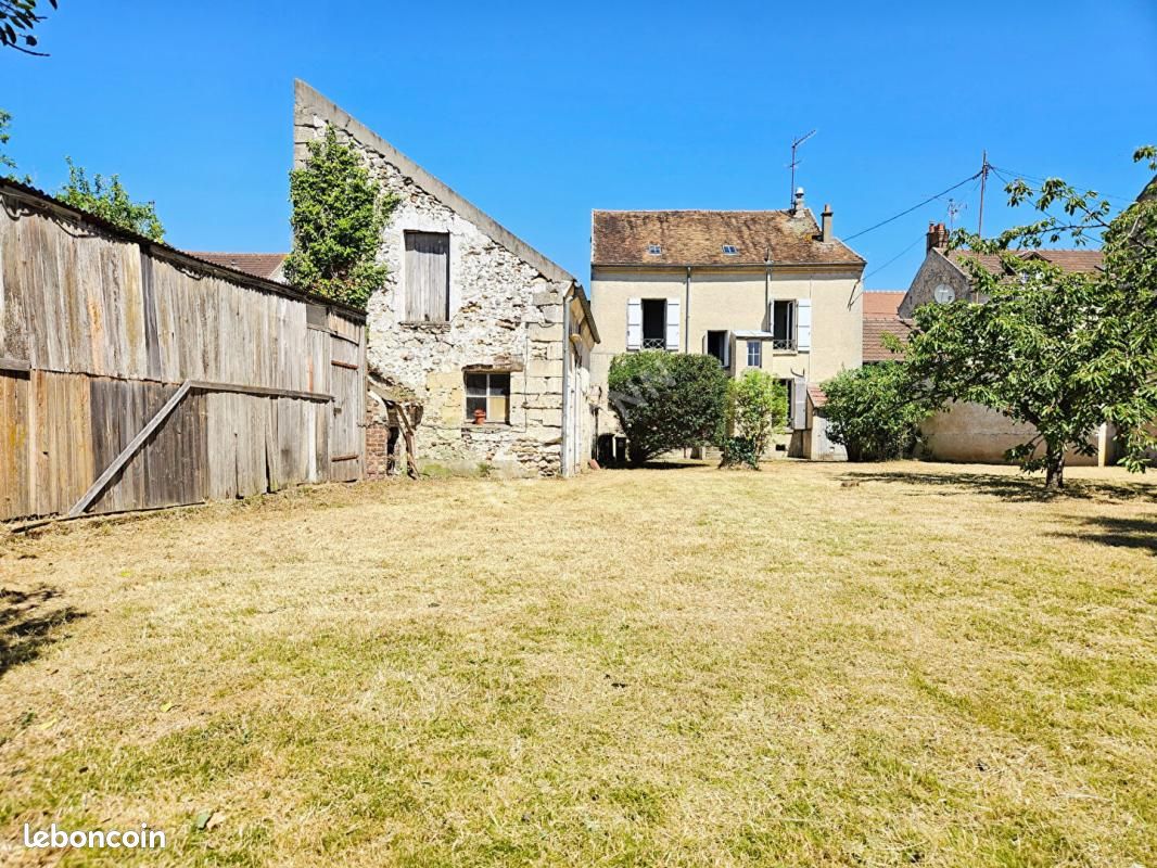 Maison 8 pièces 161 m² · à Marines · 161 m² · 263 600 €