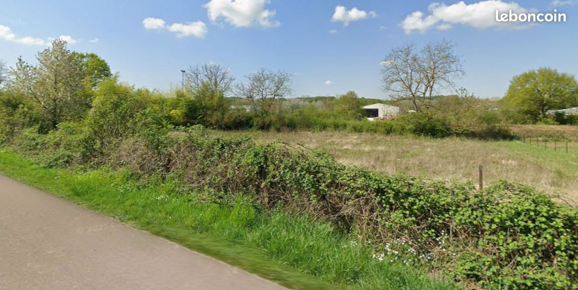 Terrain 2958 m² · à Charny Orée de Puisaye · 2 958 m² · 30 000 €