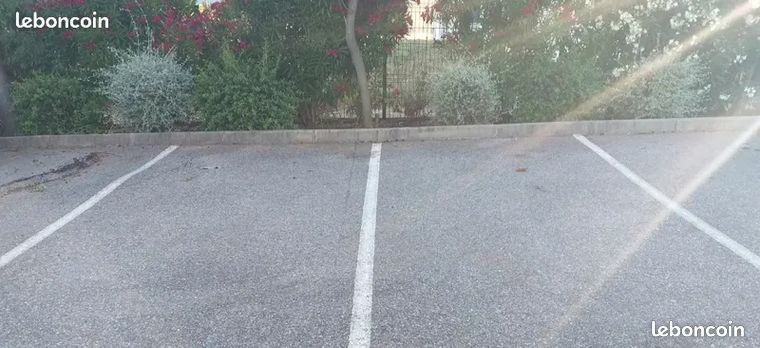 Le luc place de parking prive residence la vigneraie