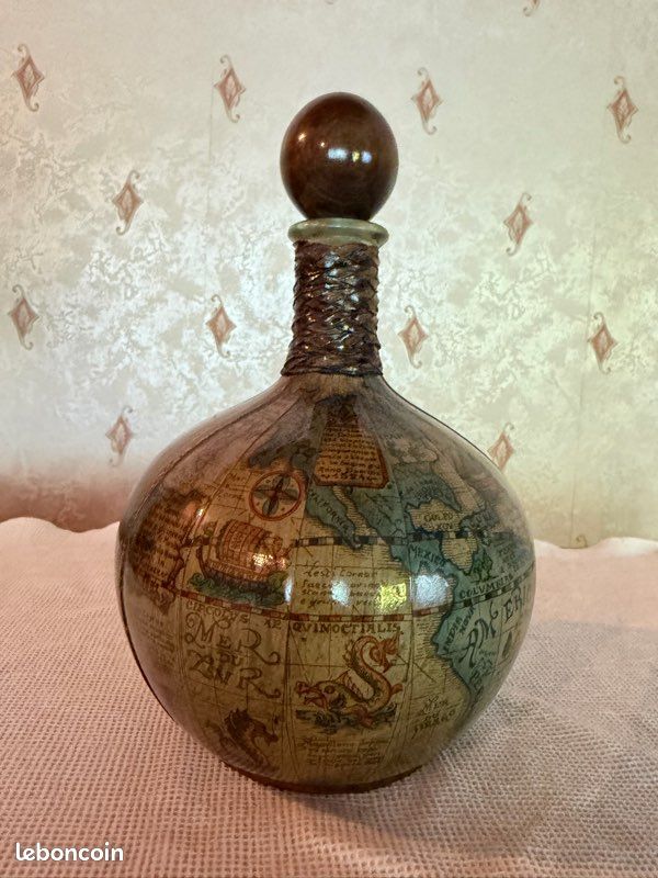 Bouteille décorative au style ancien globe terrestre (image 1)