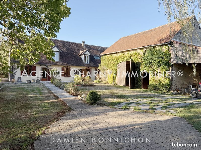 Maison 9 pièces 225 m² · à Charny Orée de Puisaye · 225 m² · 330 000 €