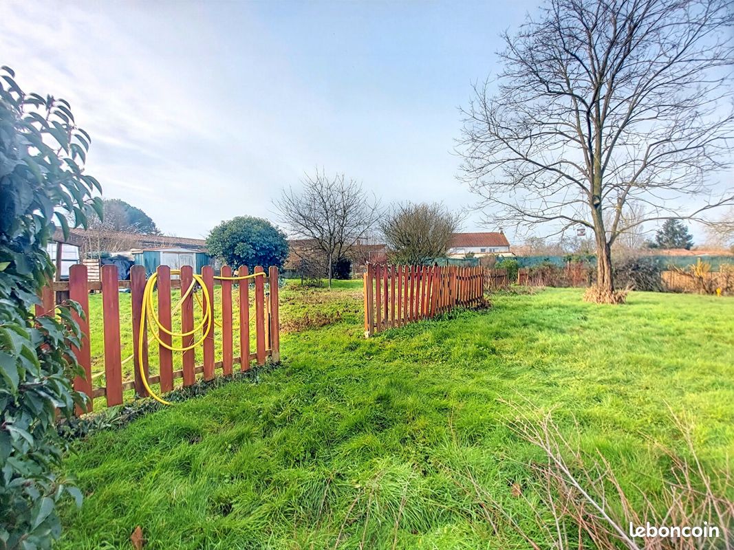 Terrain 600 m² · à La Remaudière · 600 m² · 69 900 €