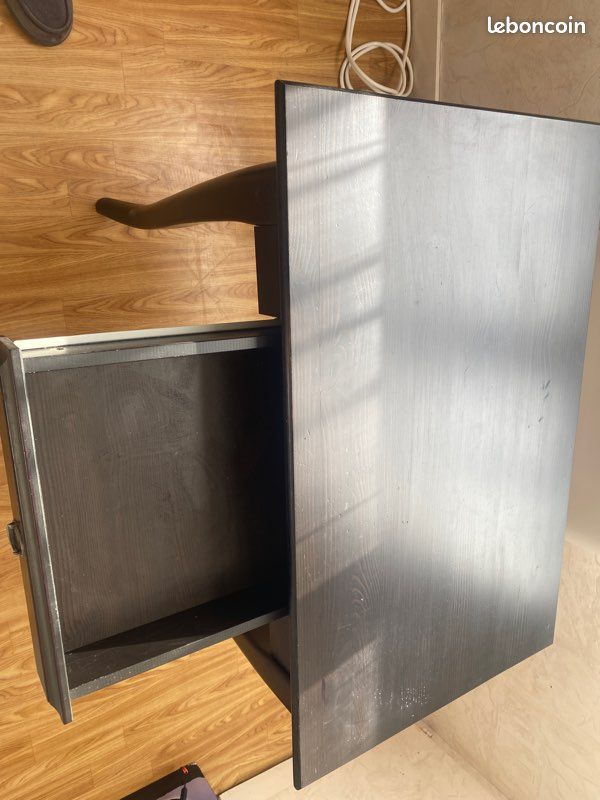 Bureau (image 2)