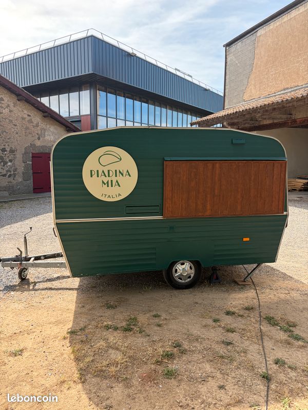 Caravane vintage aménagée – Idéale événementiel, bar ou coffee shop (image 1)