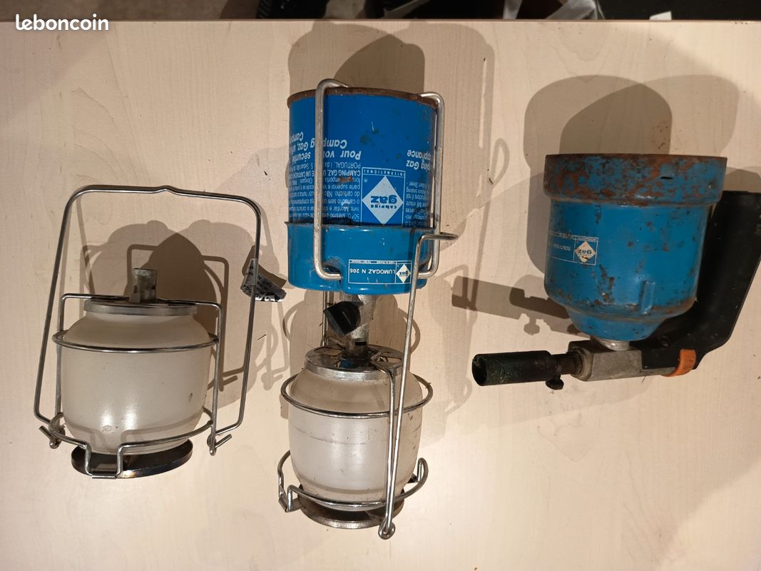 Lot d'une lampe de marque camping gaz avec un verre supplémentaire et un brûleur (image 1)