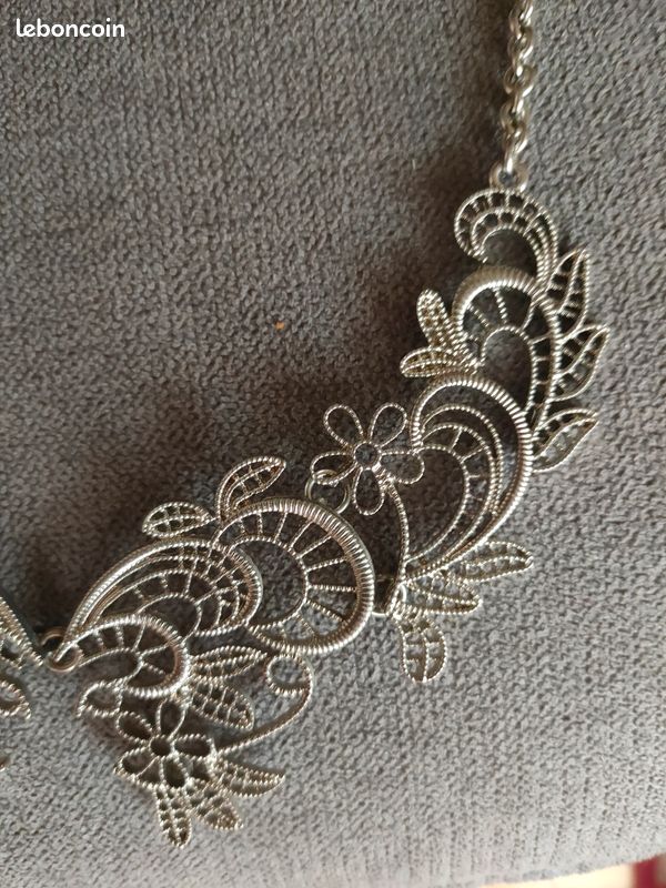 Collier argenté effet dentelle (image 4)
