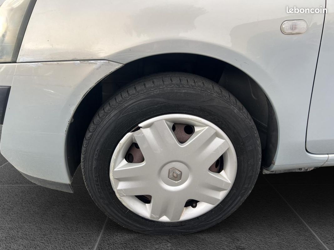 RENAULT CLIO 1.2i 16V II BERLINE Authentique PHASE 2 (image 19)