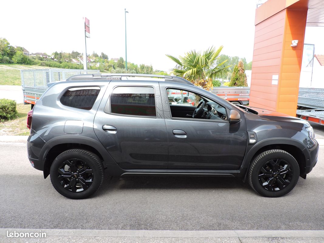 Dacia Duster 1.5 BlueDCI 115cv EXTREME 4X4 / ATTELAGE / CAMERA 360 / PAS DE MALUS (image 3)