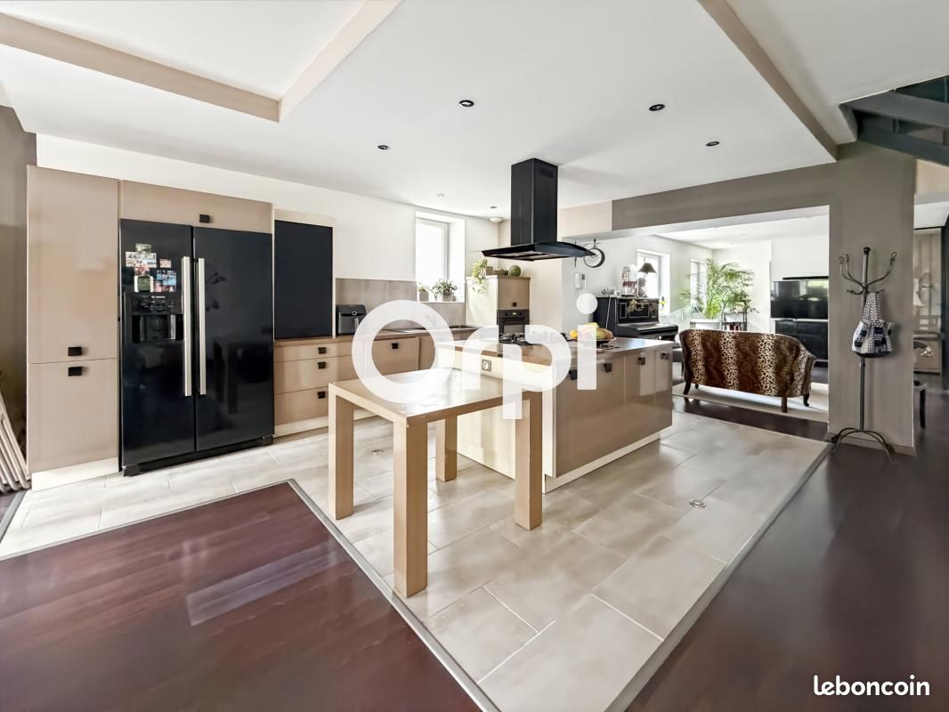 Appartement 4 pièces 165 m² · à Saint-Martin-en-Haut · 165 m² · 320 000 €
