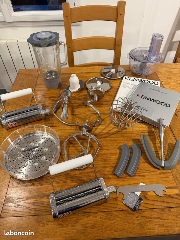 Robot multifonction Kenwood KW070 (image 2)