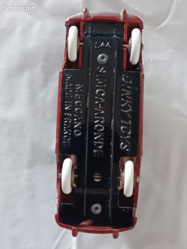 Simca Aronde P60 référence 544 au 1/43 de dinky toys De Agostini