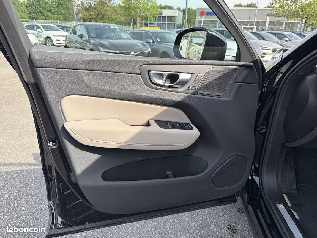 VOLVO XC60 T6 AWD Hybride rechargeable 253 ch+145 ch Geartronic 8 Plus Style Dark (image 17)