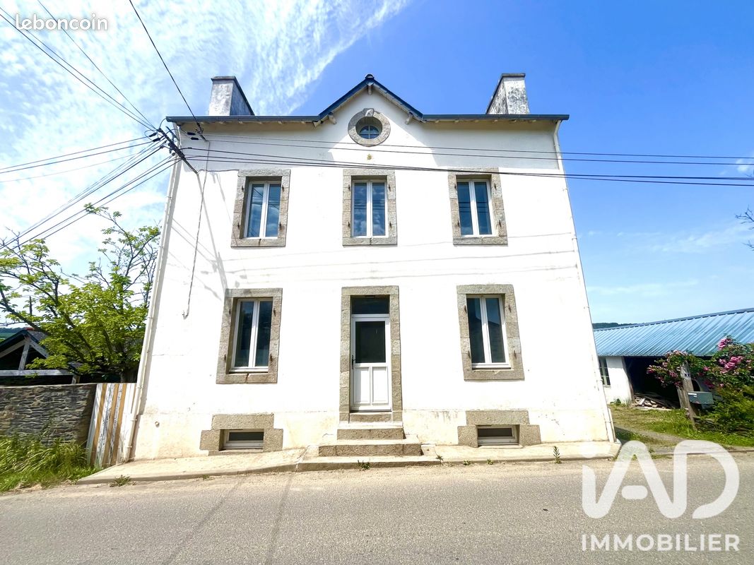 Maison 10 pièces 157 m² · à Lopérec · 157 m² · 239 200 €