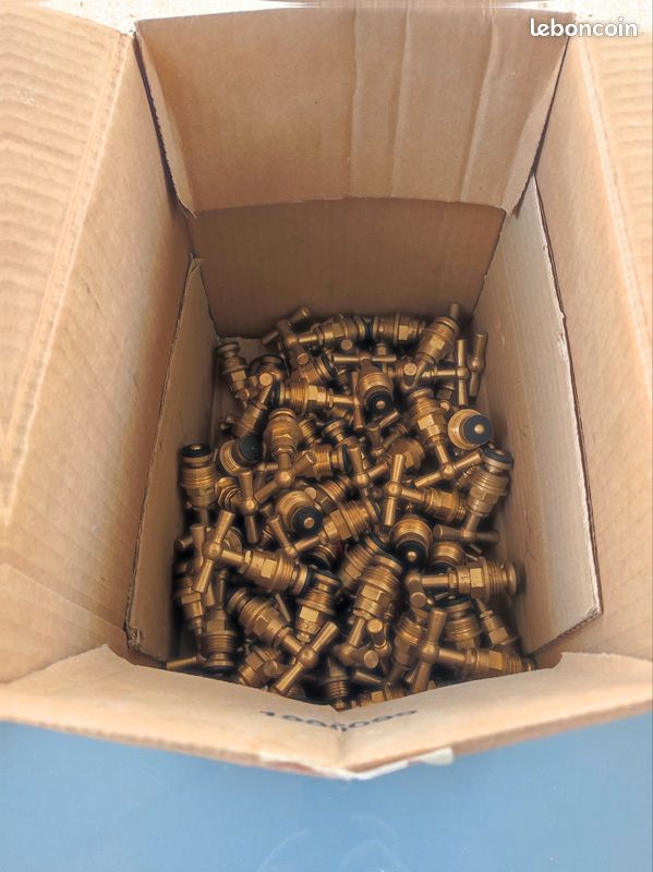 Lot têtes de robinet en laiton 15x21 (image 3)