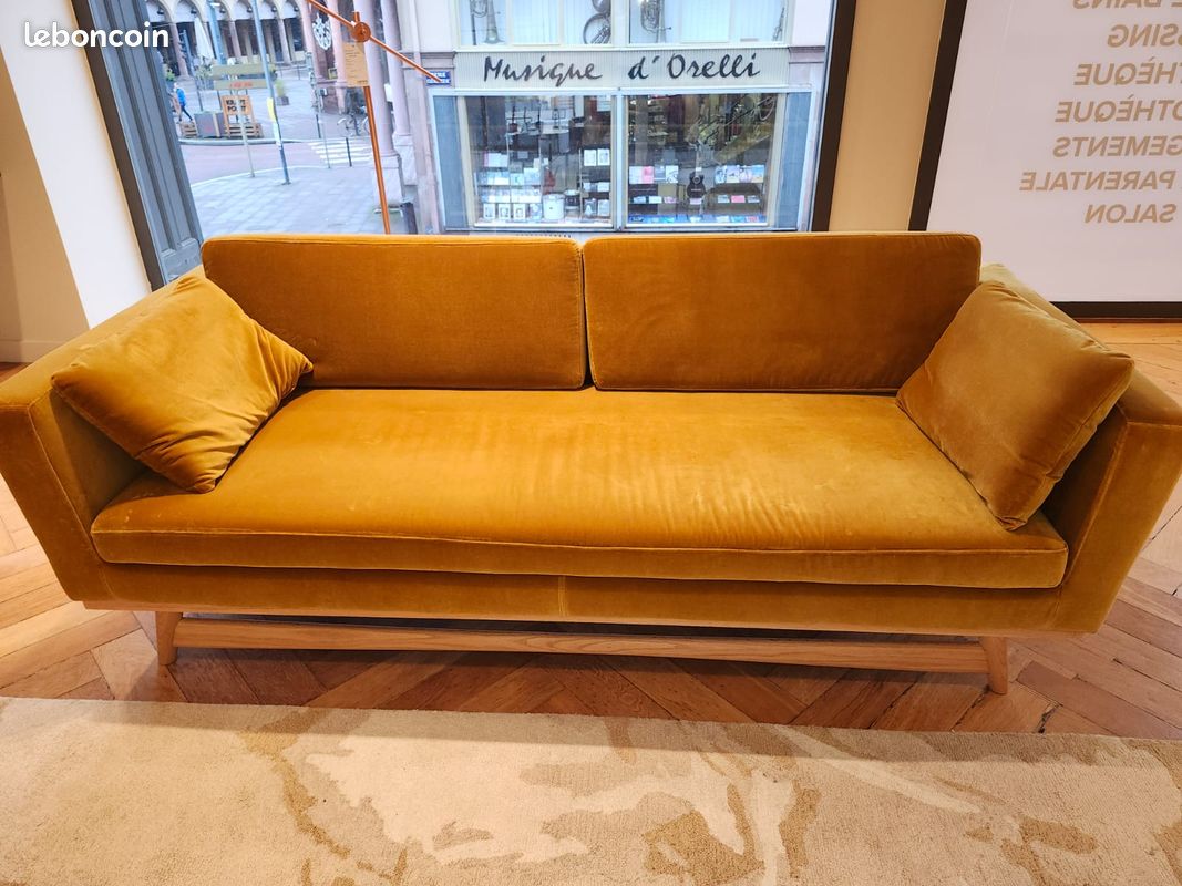 SOLDES 50% - Canapé design 3 places – 210 cm - RED EDITION (image 1)
