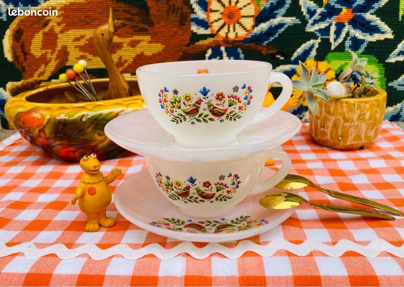 Ravissant DUO de tasses à café + sous tasses assorties, vintage, décor « oiseaux de paradis » par Arcopal - Arts de la table