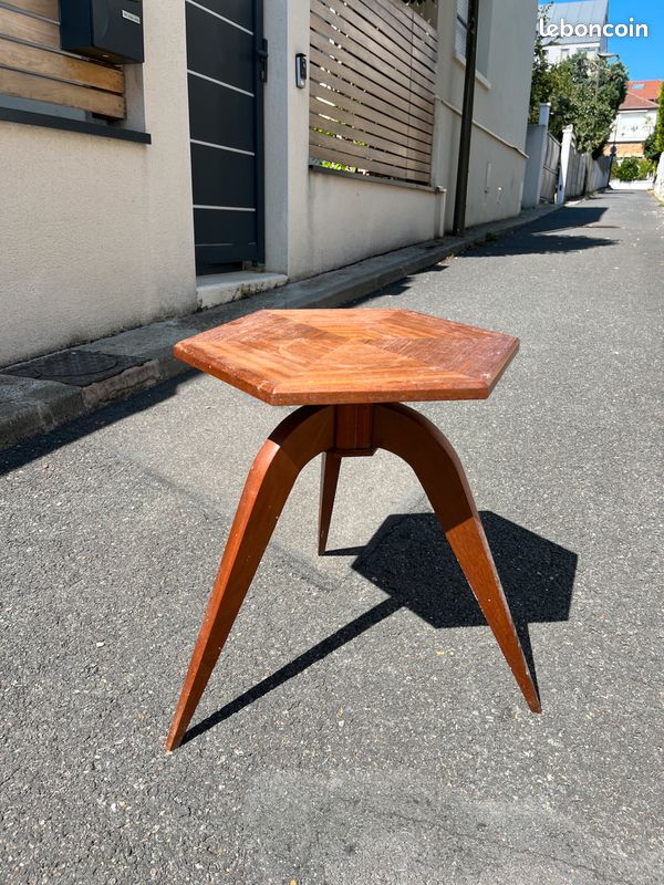 Petite table en merisier (image 1)