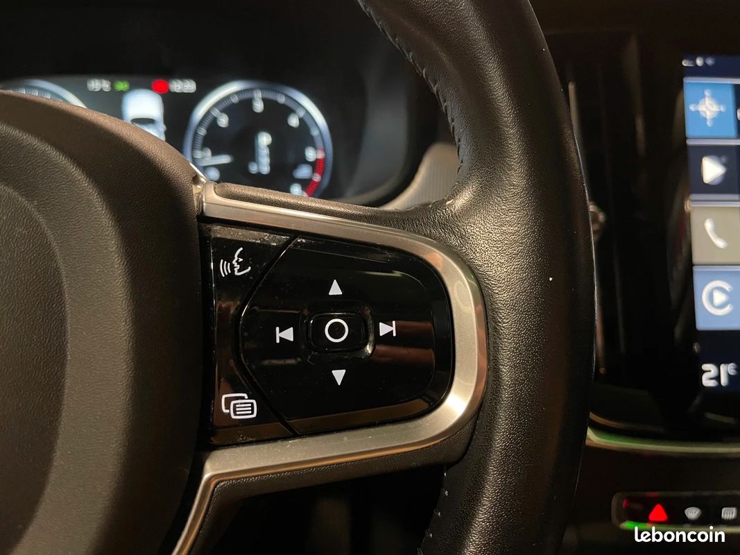 VOLVO V90 CROSS COUNTRY D4 AWD 190 ch Geartronic 8 Cross Country Luxe / Distribution à Jour / 4 pneus récents / Attelage (image 16)