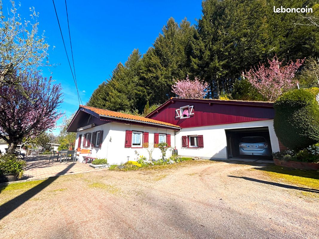 Maison 5 pièces 146 m² · à Roannes-Saint-Mary · 146 m² · 233 200 €
