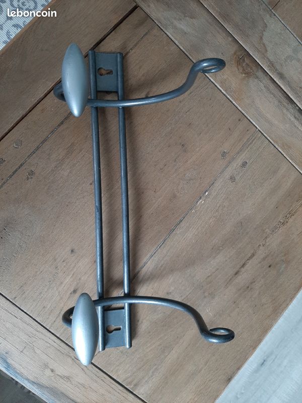Patère double à fixer au mur (image 1)
