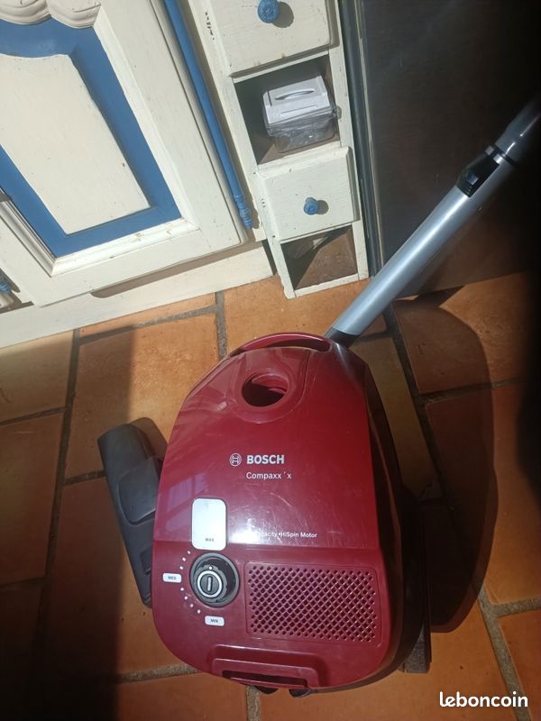 Aspirateur traineau BOSCH Électroménager