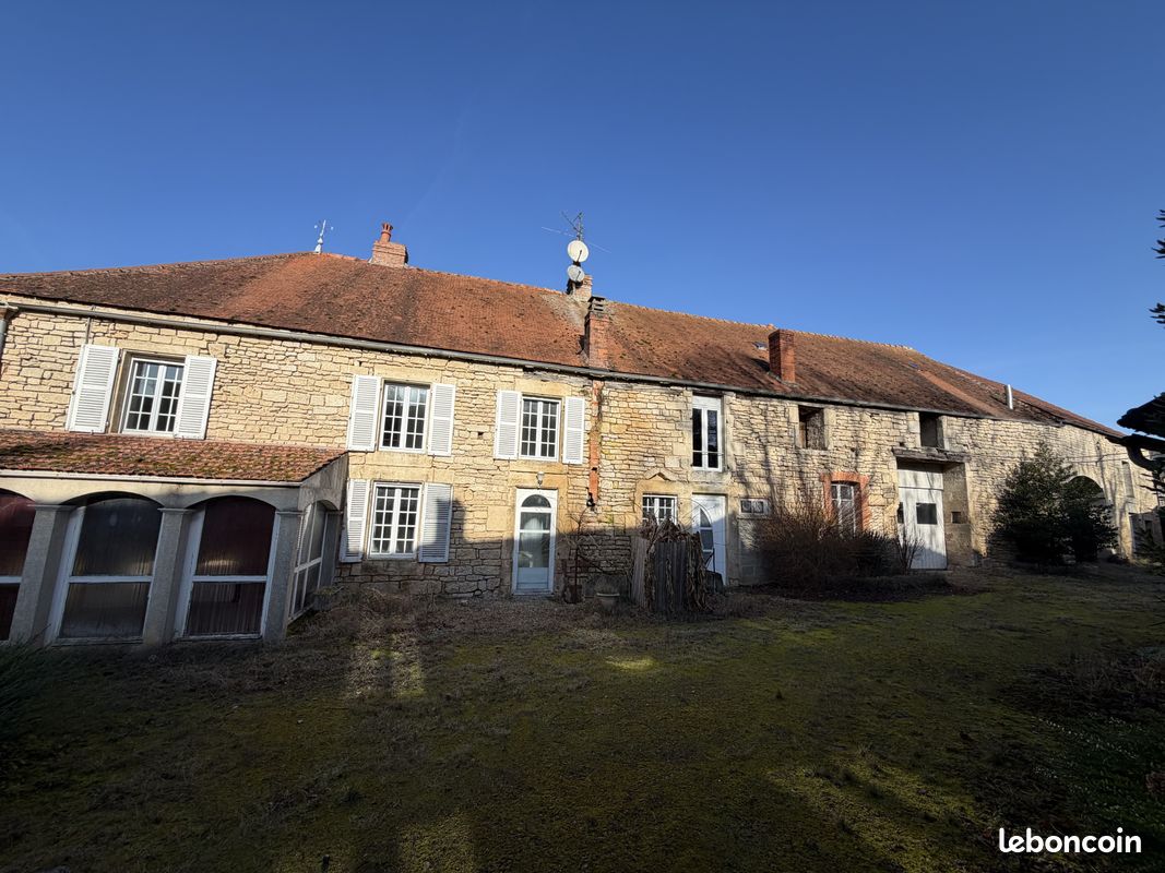 Maison 5 pièces 230 m² · à Montbard · 230 m² · 196 000 €