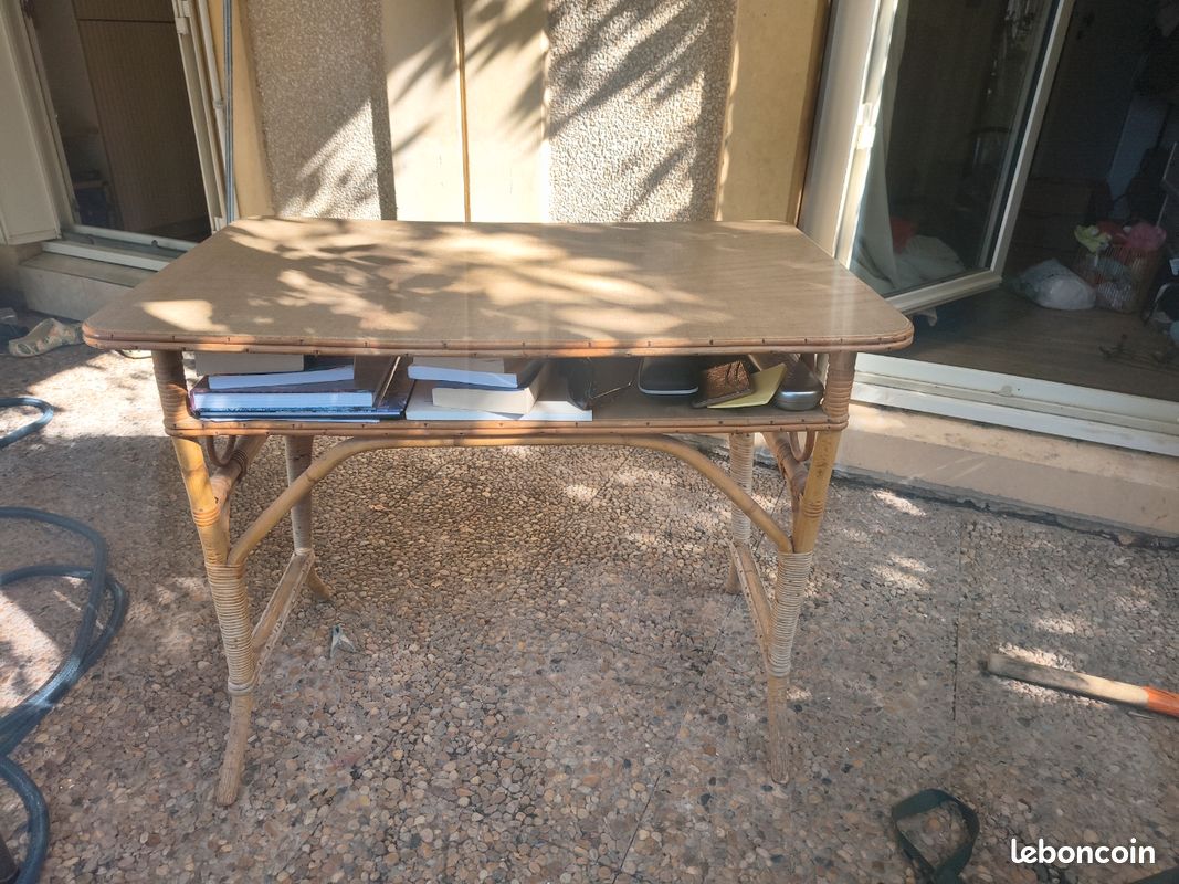 Bureau en rotin (image 1)