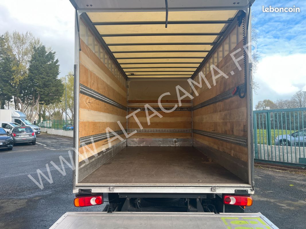 24 000 HT - RENAULT MASTER 165CV 2.3DCI FOURGON 22m3 HAYON ELEVATEUR DHOLLANDIA ROUES JUMELEES (image 3)