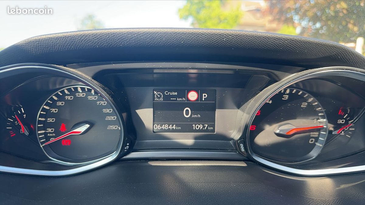 Peugeot 308 SW 1.5 BlueHDi 130 EAT8 Active Business (image 12)