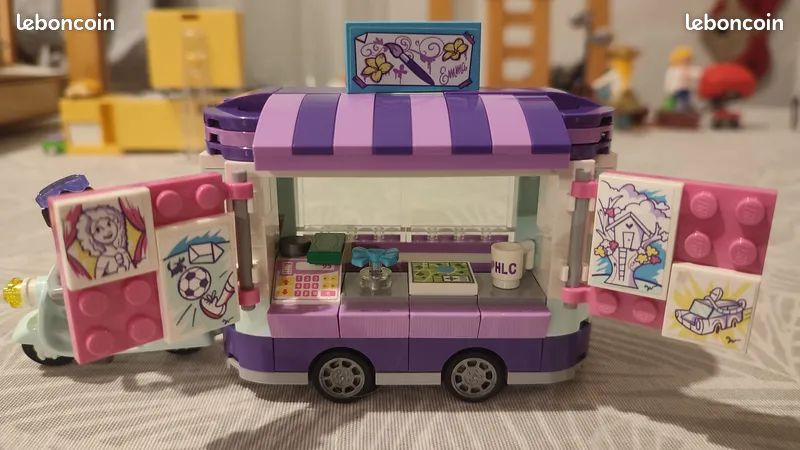 LEGO® Friends 41332 Le stand d'art d'Emma (image 1)