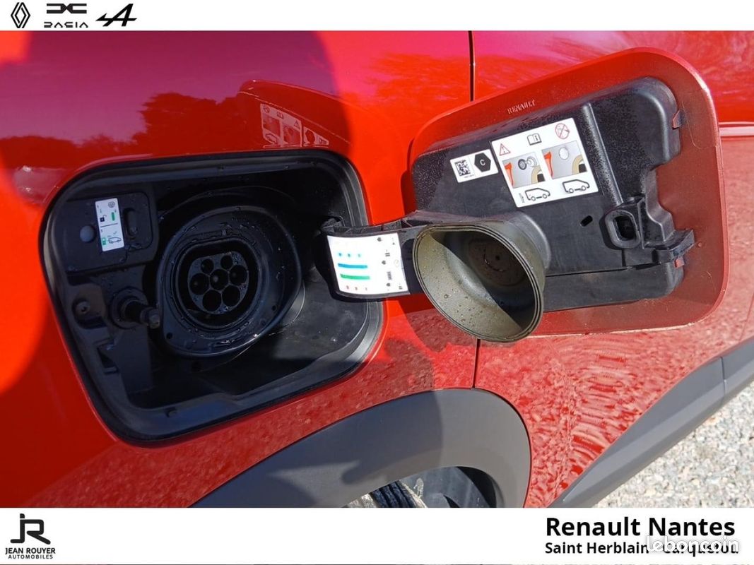 Renault Captur E-Tech hybride rechargeable 160ch RS Line (image 32)