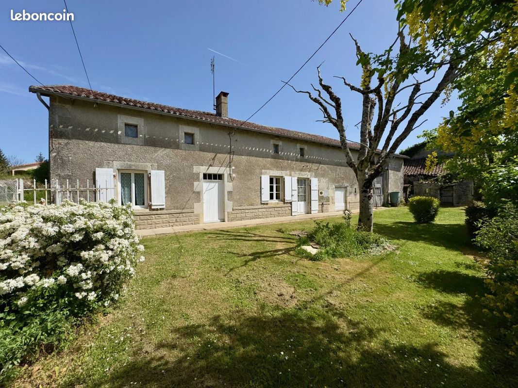 Maison 5 pièces 93 m² · à Saint-Laurent-de-Céris · 93 m² · 88 000 €