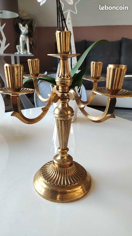 Magnifique grand chandelier à 5 flammes,style Baroque/Antique, en laiton massif. Volutes, cannelures (image 1)