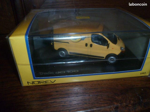 1/43 Renault Trafic II DCI 100 La Poste Jaune 2002 Norev ref 1/43 Renault Trafic II DCI 100 La Poste Jaune 2002 Norev ref