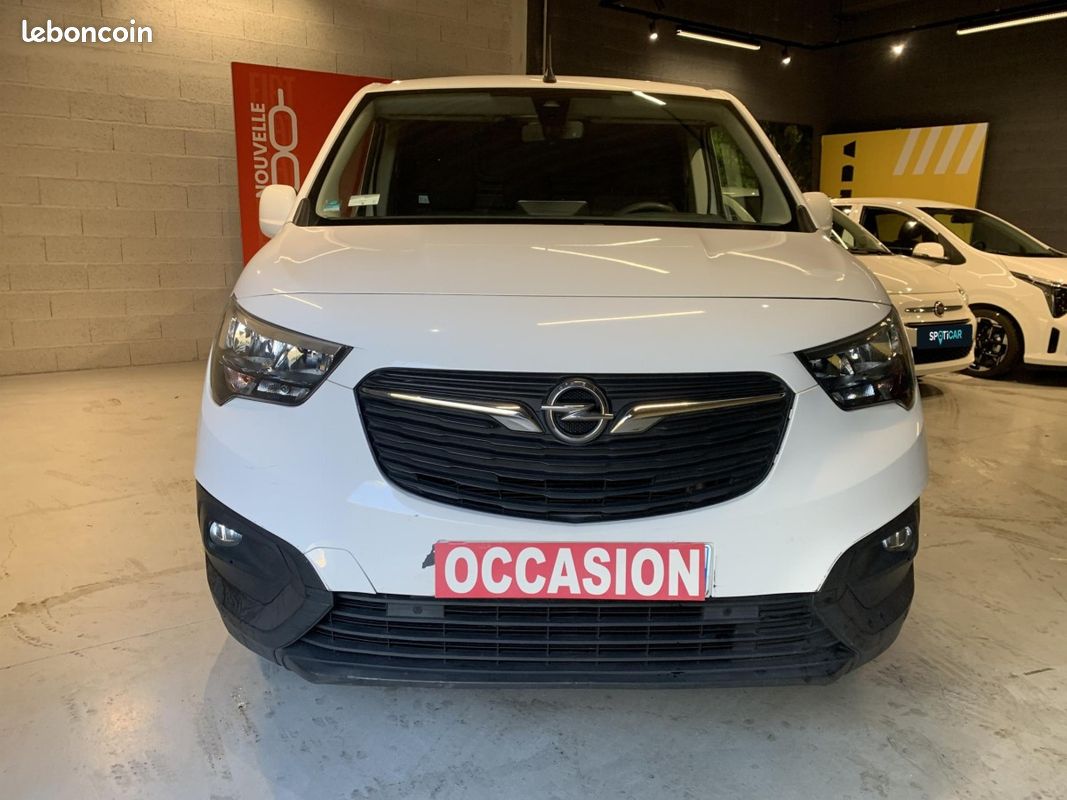 Opel Combo (4) 1.2 110ch L1H1/Standard Cargo (image 3)