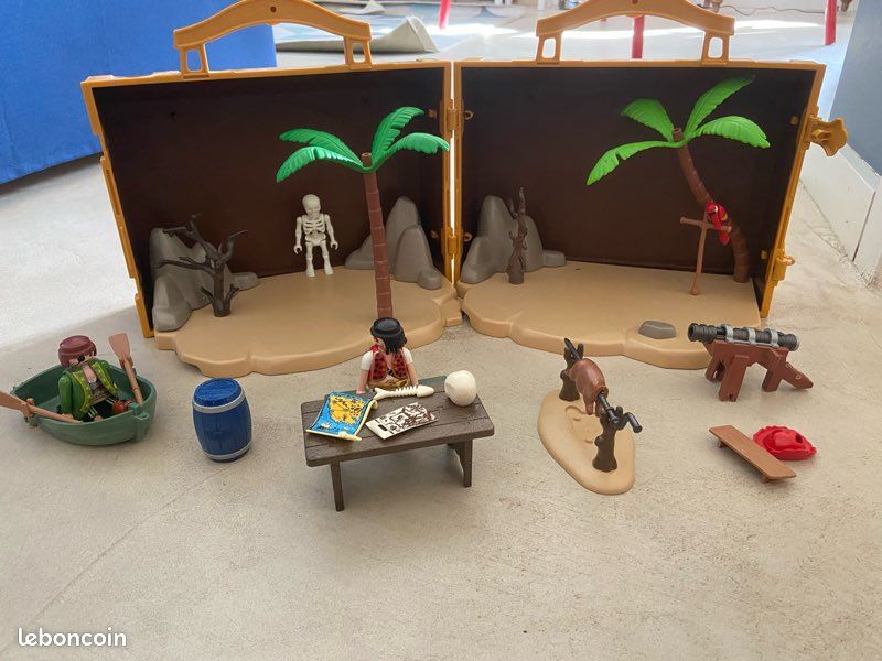 Lot playmobil pirates (image 1)