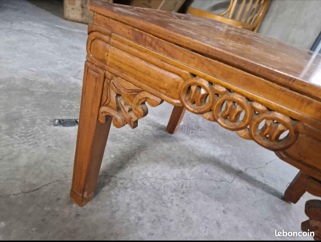 Table d'appoint sculptée (image 3)