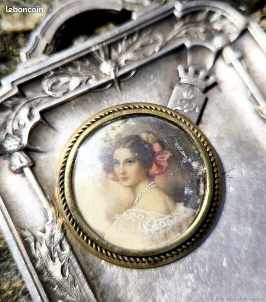 Broche Ancienne En Bronze Portrait D'Alsacienne - Pièce Vintage à Restaurer - Idéale Pour Collectionneurs