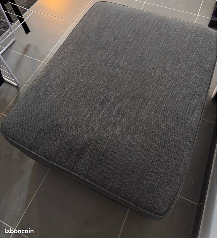 Pouf gris avec coffre de rangement (image 1)
