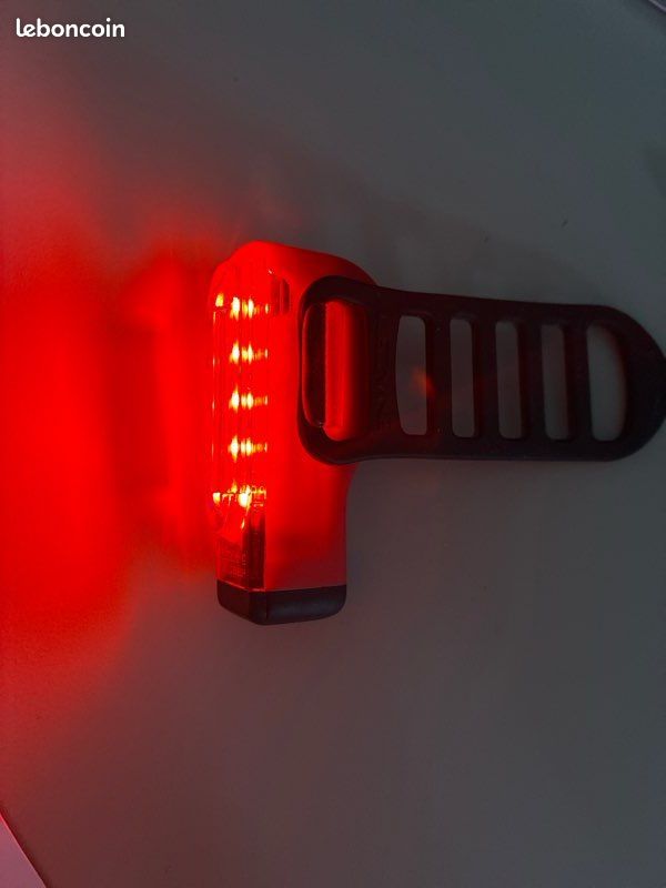 Lumière arrière Lezyne strip pro 300 (image 4)