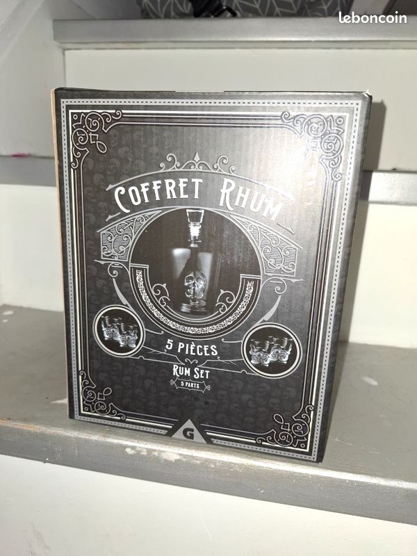 Coffret bouteille Crâne 5 pièce 1 bouteille 4 verre (image 1)