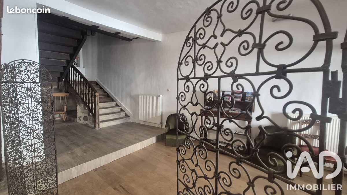Maison 7 pièces 200 m² · à Saint-Léonard-de-Noblat · 200 m² · 209 000 €