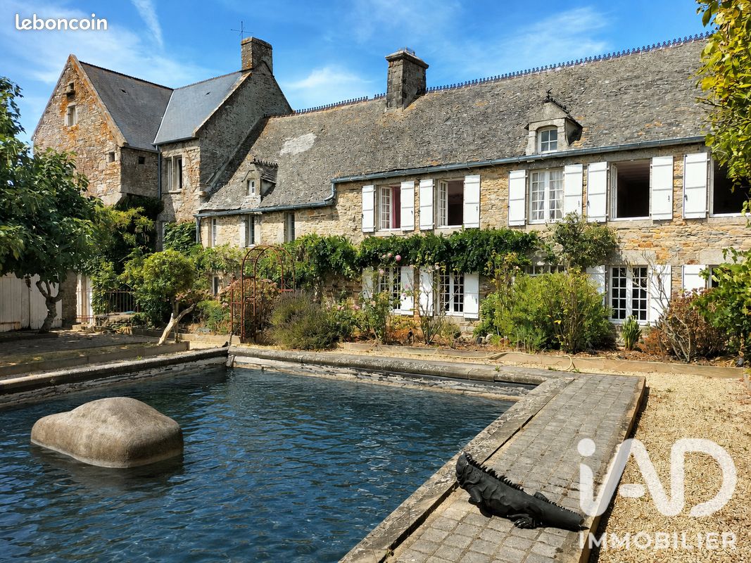 Maison 16 pièces 400 m² · à Surtainville · 400 m² · 595 000 €