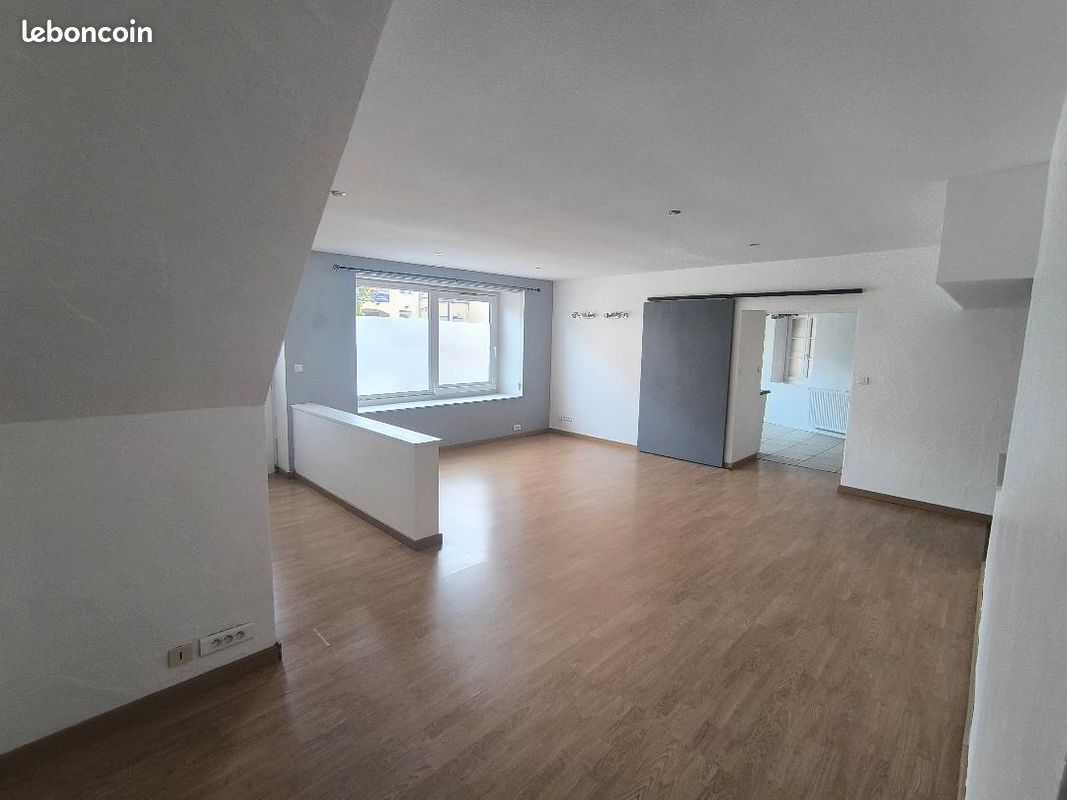 Appartement 4 pièce(s) 81 m²à louer Dole